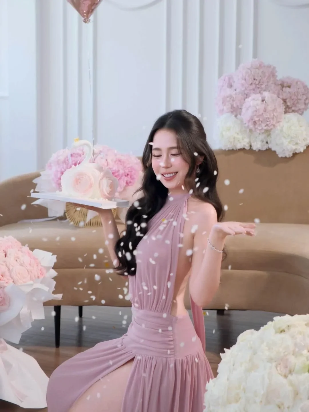 Photo 3 of Váy maxi hở lưng hồng Iamcoco nữ