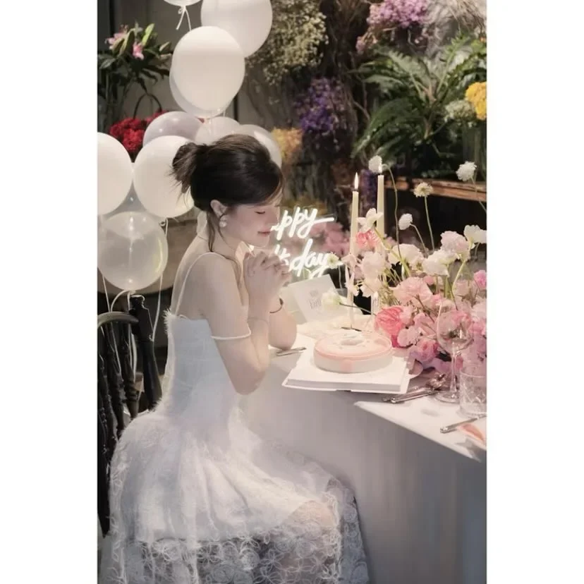 Ảnh 4 của Váy ren maxi hai dây màu kem nữ