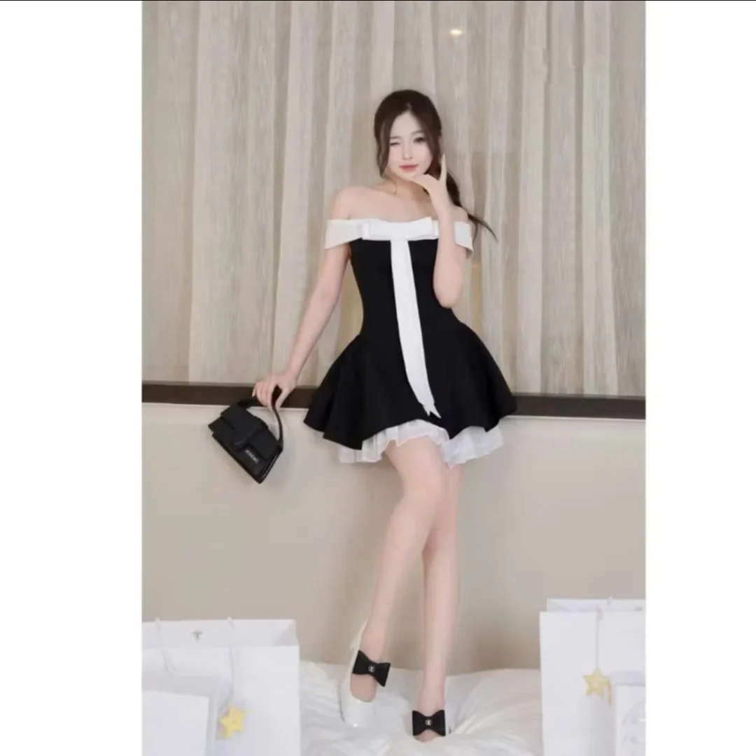 Photo 2 of Váy đen trễ vai nơ trắng nữ