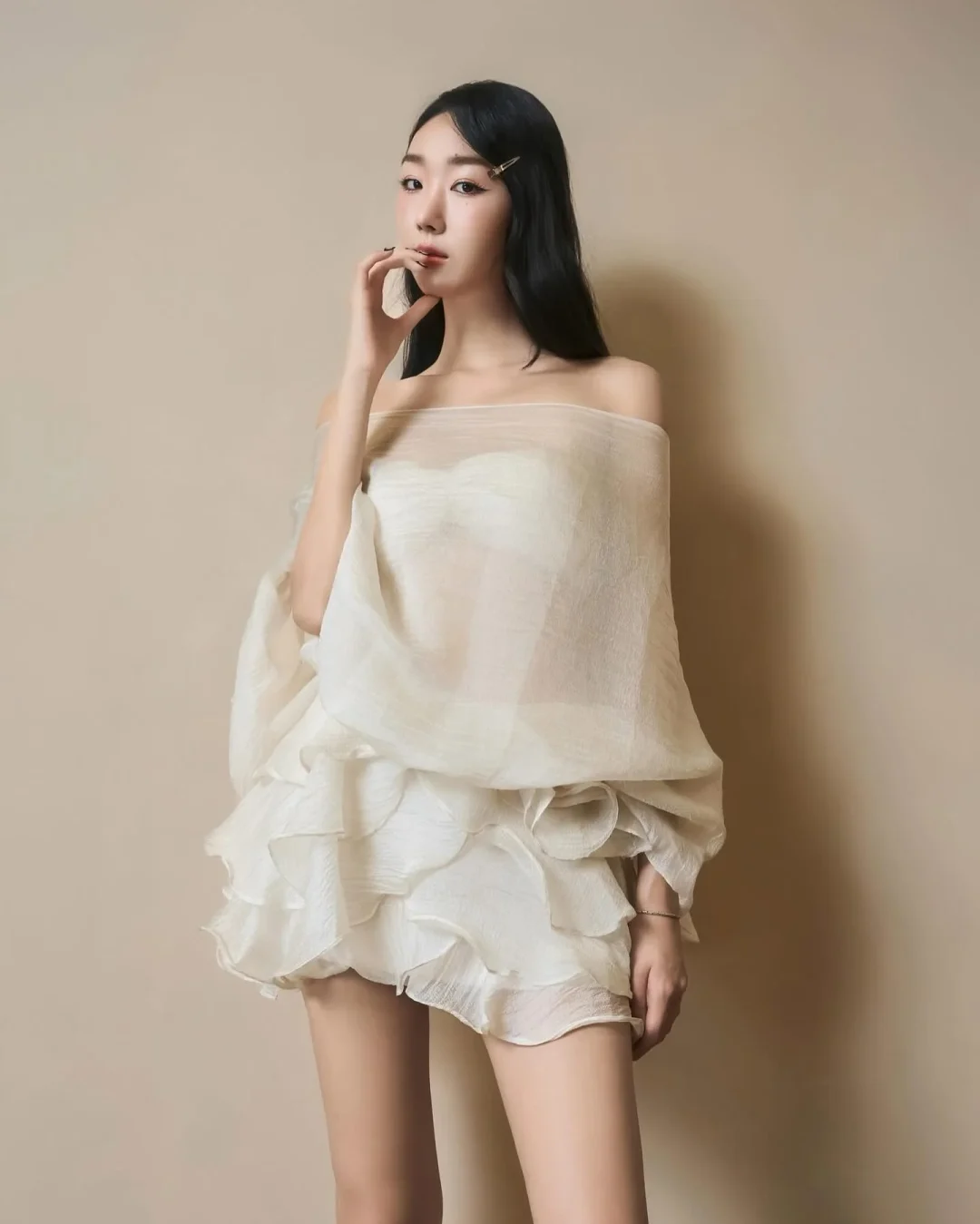 Ảnh 1 của Set váy voan kem trễ vai bèo tầng