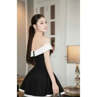 Photo 3 of Đầm trễ vai đen viền trắng nữ