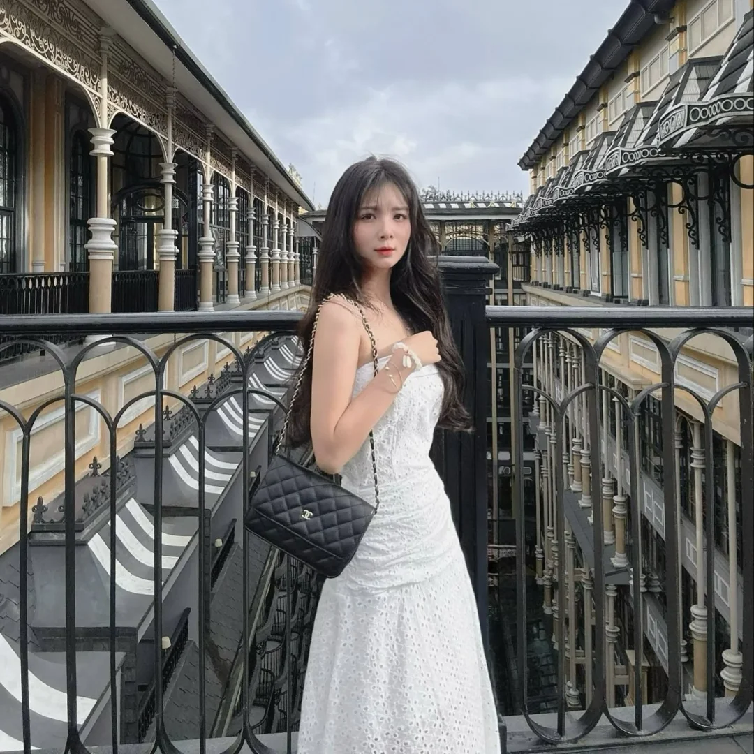 Ảnh 3 của Váy maxi trắng ren mắt cáo nữ