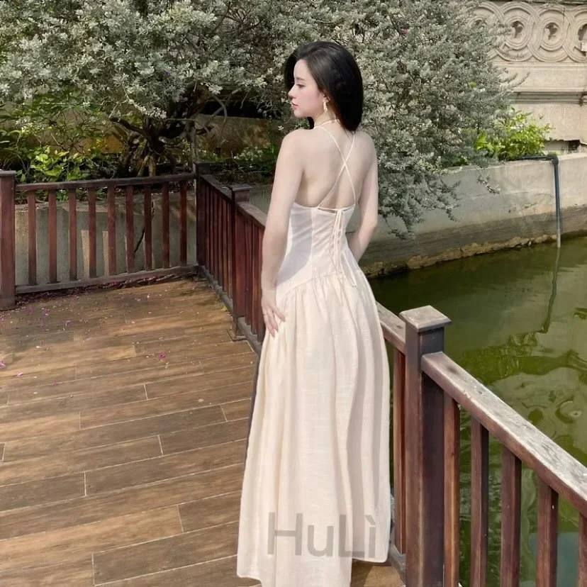 Ảnh 2 của Váy maxi lụa kem halter nữ