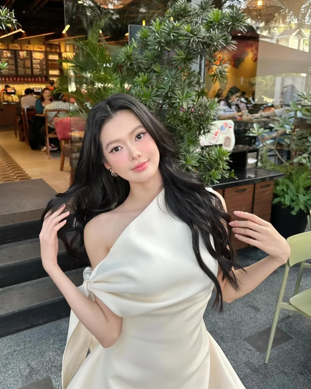 Photo 4 of Đầm satin một vai nơ trắng Lane JT