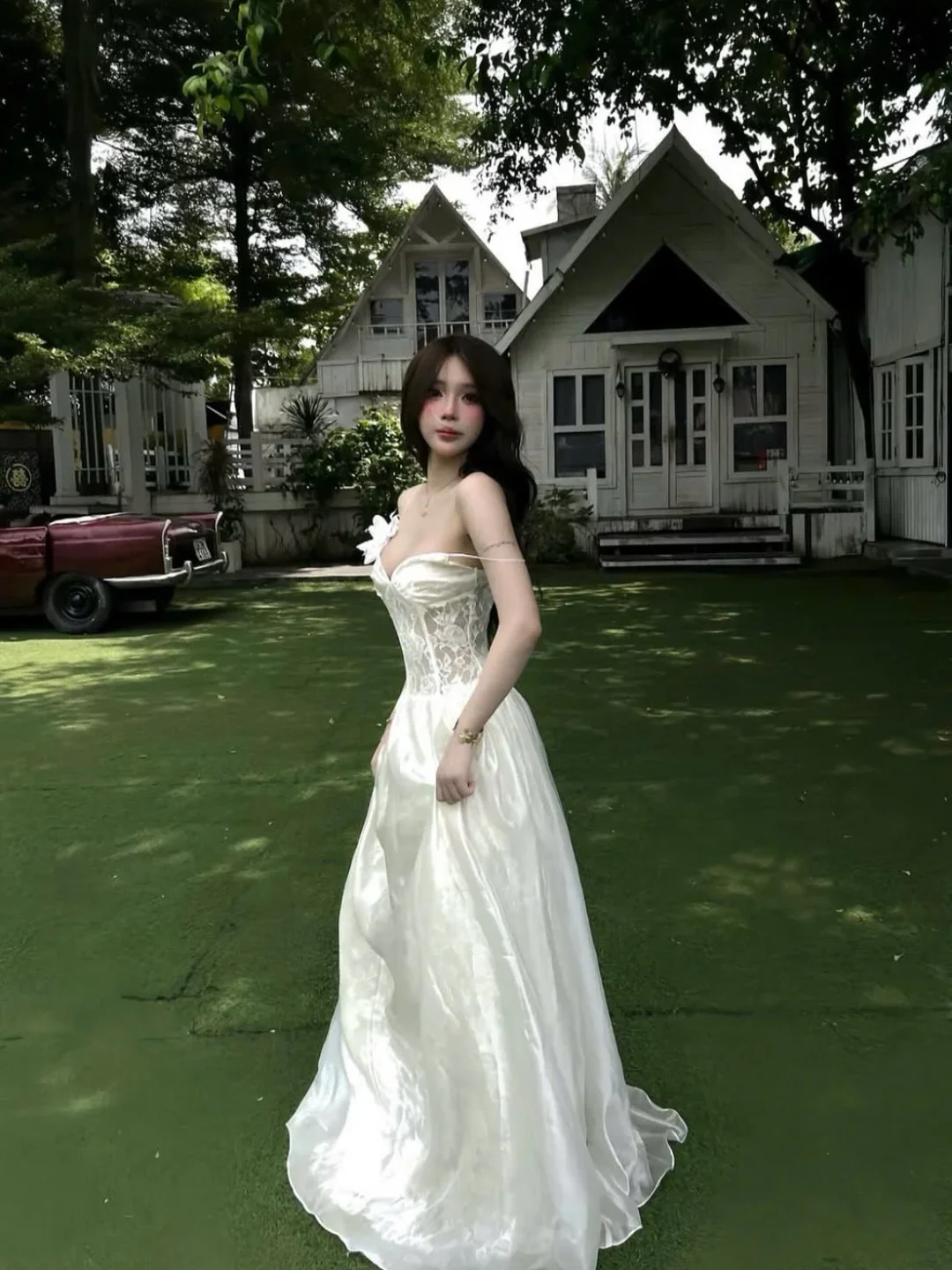 Photo 2 of Váy dạ hội ren corset trắng Amelie