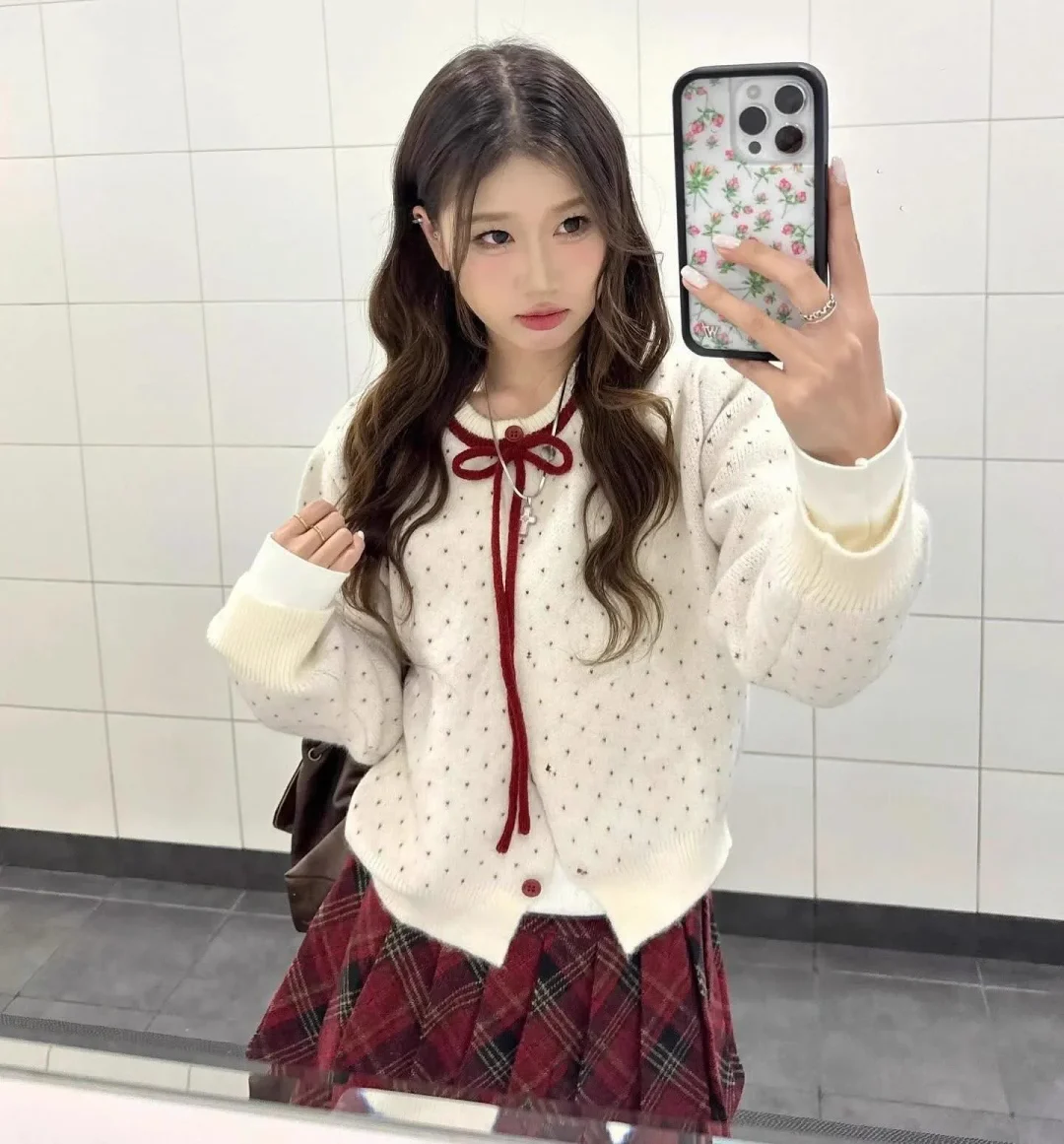 Photo 3 of Set áo cardigan len chấm bi và chân váy caro nữ