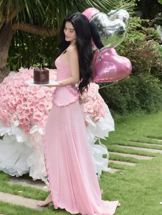 Photo 4 of Váy đầm hồng len xẻ tà Lanchy size S