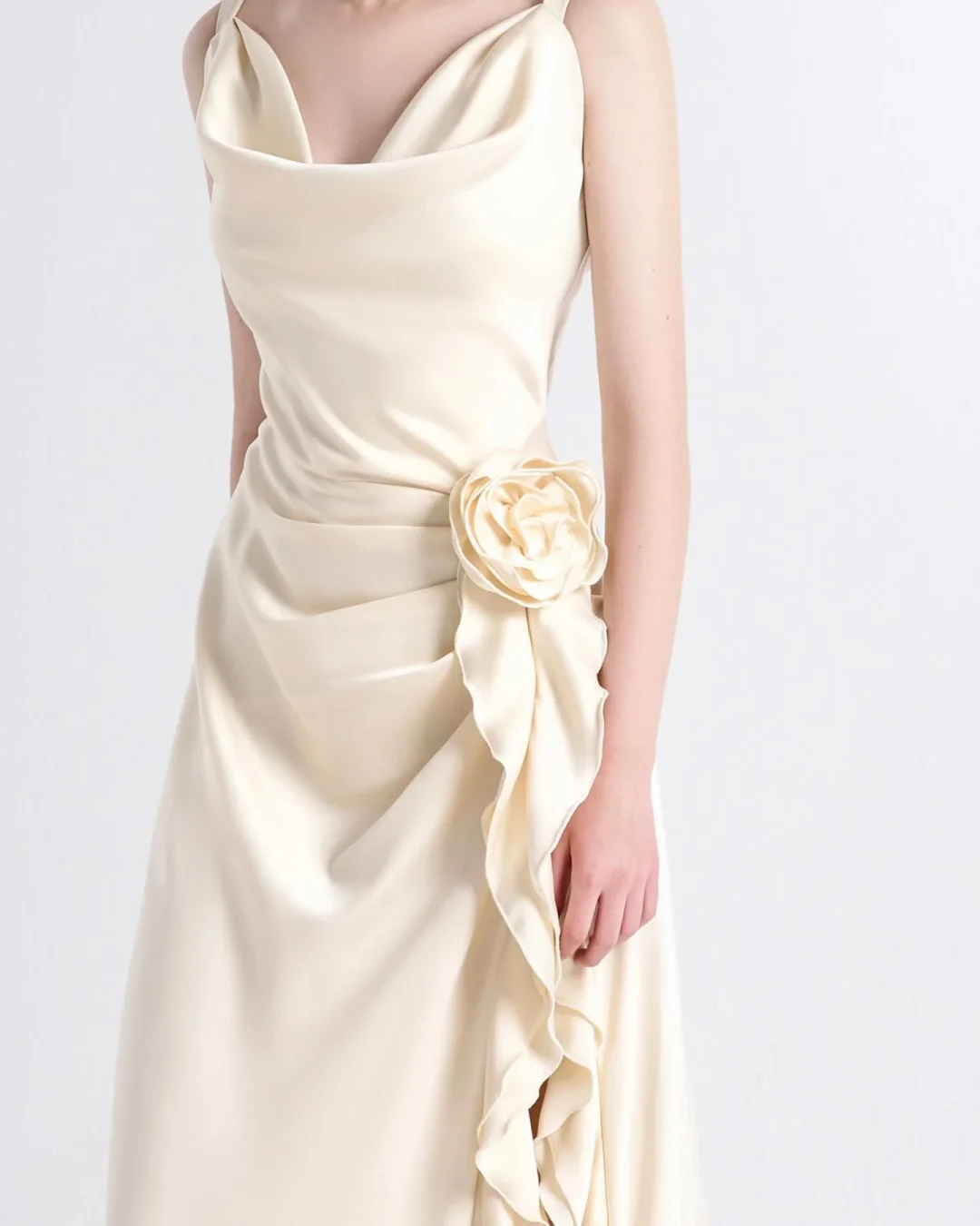 Ảnh 5 của Váy dạ hội satin kem XIPI size S