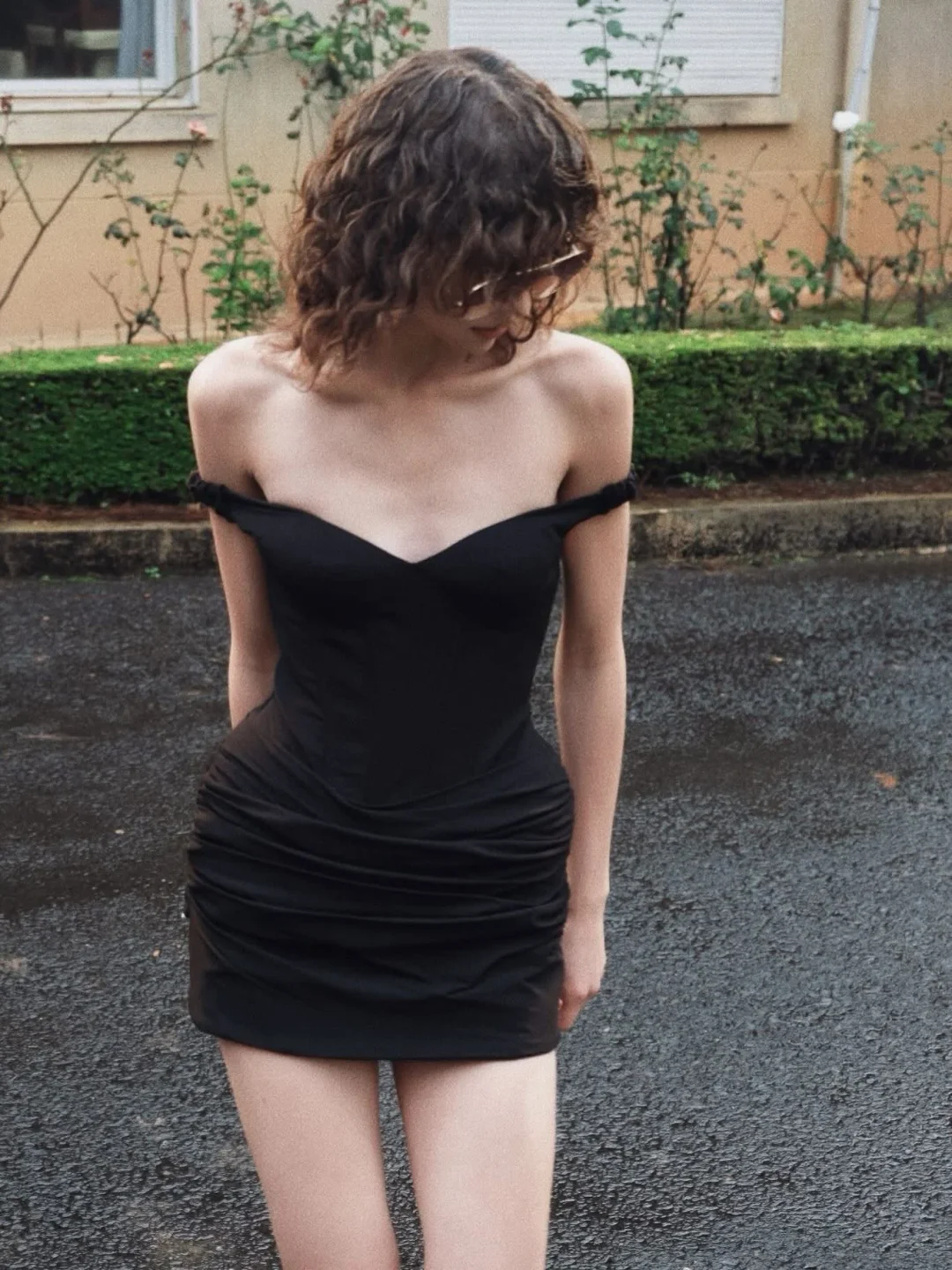 Photo 2 of Đầm corset đen ngắn Ononmade size M