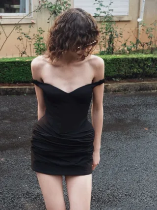 Photo 2 of Đầm corset đen ngắn Ononmade size M