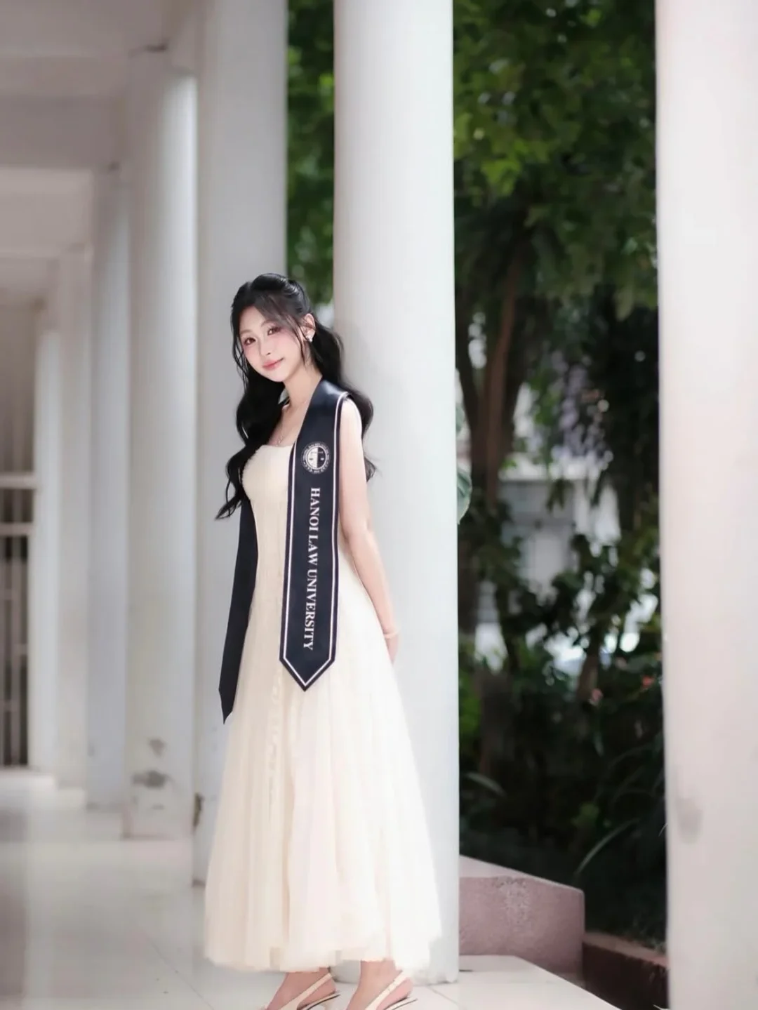 Photo 2 of Váy dài ren kem vintage nữ