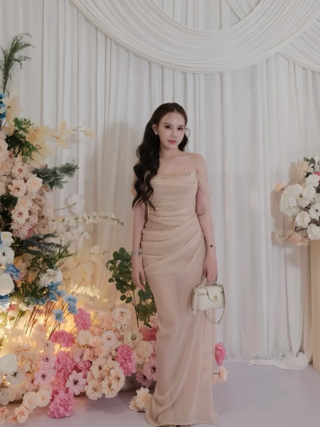 Photo 2 of Đầm dạ hội be xếp nếp vai lệch