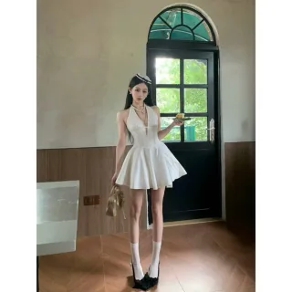 Photo 2 of Váy trắng halter xòe ngắn nữ