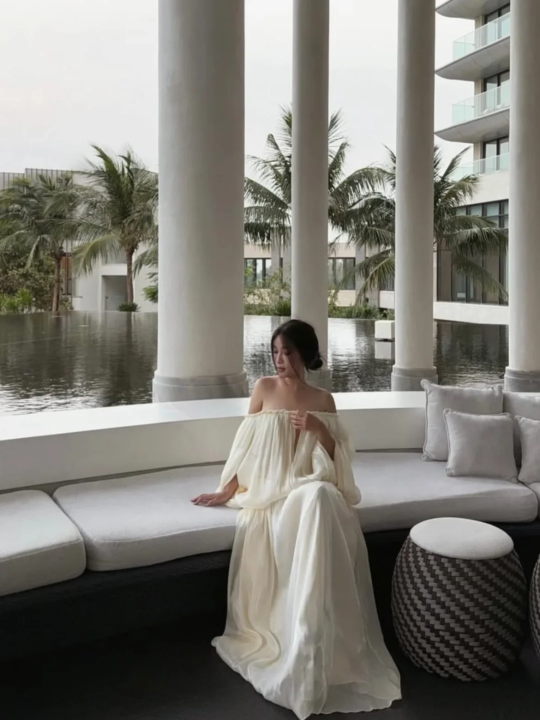 Photo 5 of Váy dài trễ vai lụa trắng Amelie