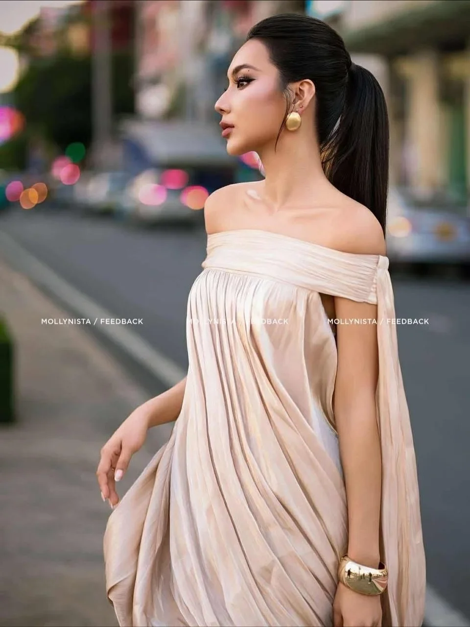 Photo 9 of Váy mini trễ vai lụa kem MOLLYNISTA