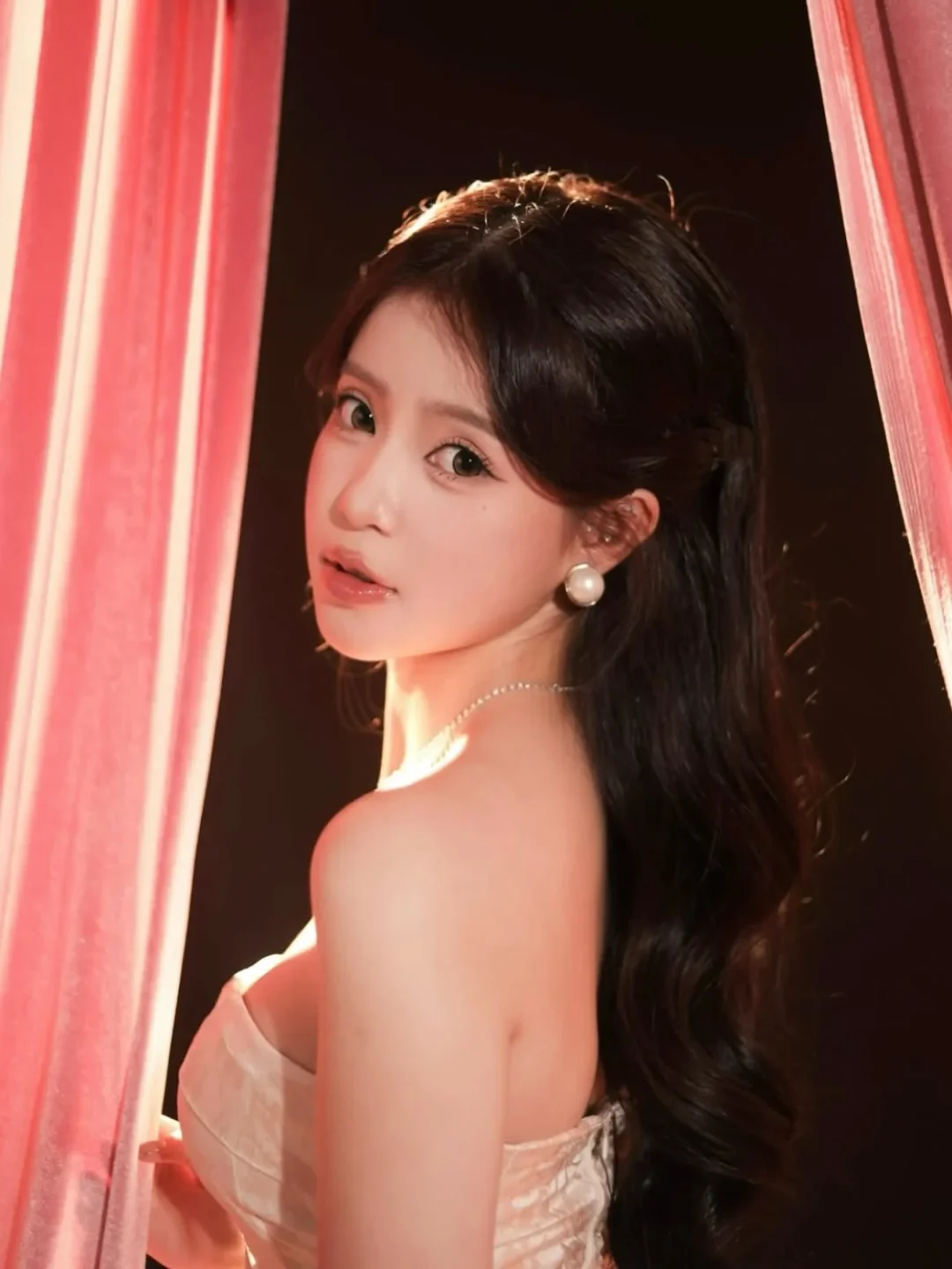 Photo 6 of Đầm dạ hội strapless satin kem Fini8