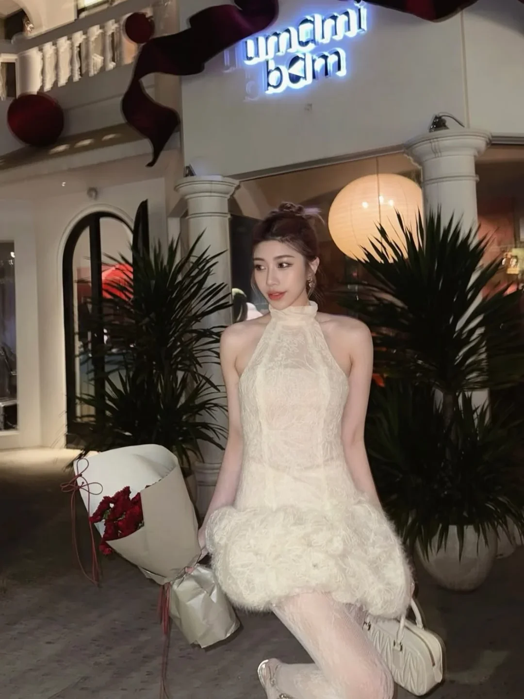 Photo 1 of Váy ren halter trắng kem Ononmade size S