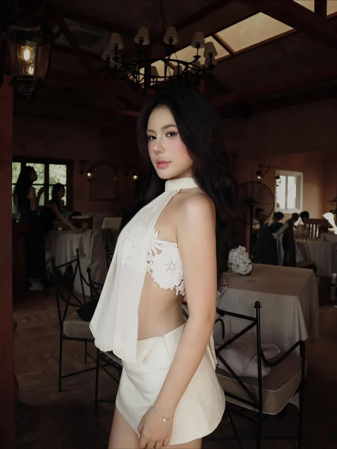 Photo 4 of Đầm yếm ren trắng Maikaa thiết kế nữ
