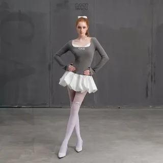 Photo 4 of Set áo len xám váy trắng búp bê nữ