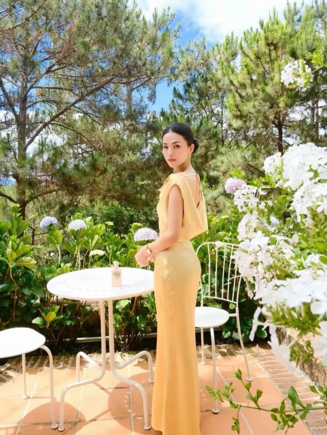 Ảnh 3 của Đầm dài lụa vàng nhạt NAN size S