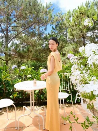 Ảnh 3 của Đầm dài lụa vàng nhạt NAN size S