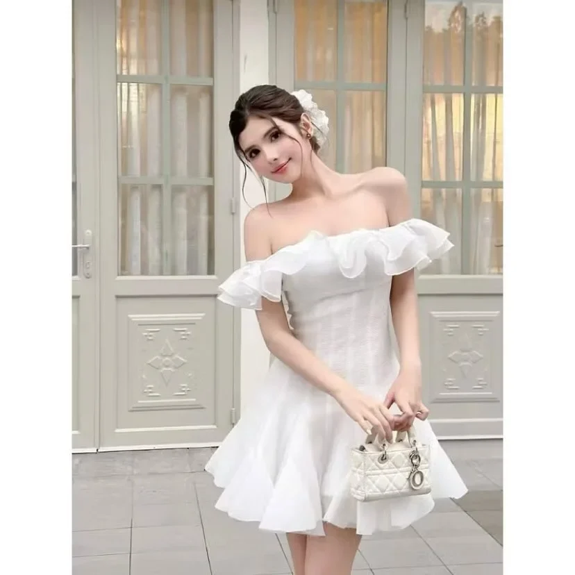 Photo 1 of Váy trắng trễ vai bèo nhún nữ tính