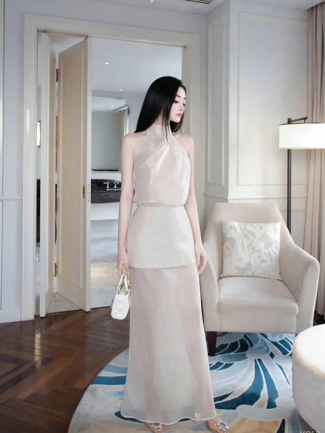 Photo 1 of Set áo yếm váy dài lụa kem KHIẾT size L