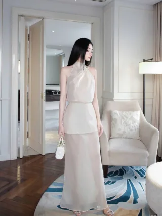 Photo 1 of Set áo yếm váy dài lụa kem KHIẾT size L