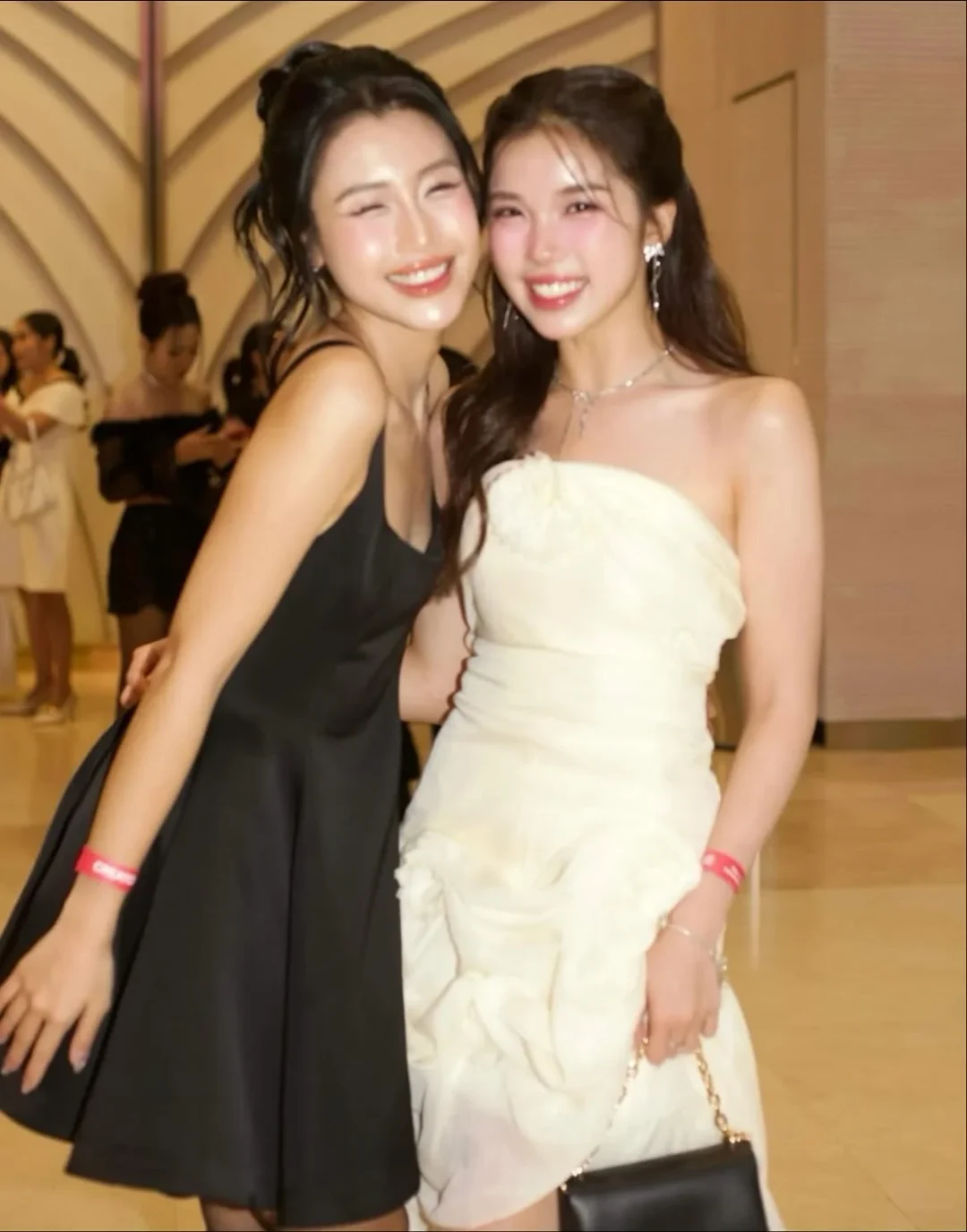 Ảnh 5 của Đầm lụa trắng dự tiệc Must Have size S