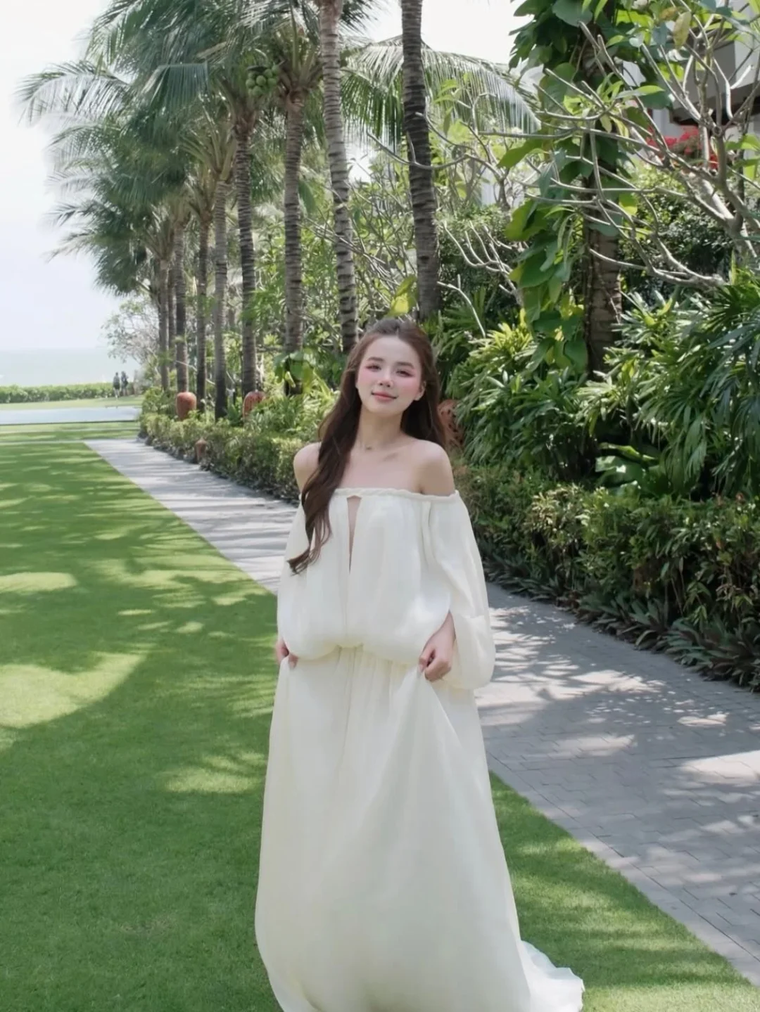 Photo 2 of Váy maxi trễ vai voan vàng Amelie
