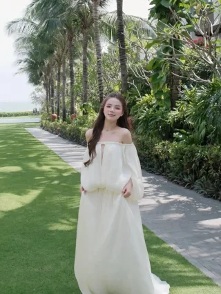 Photo 2 of Váy maxi trễ vai voan vàng Amelie
