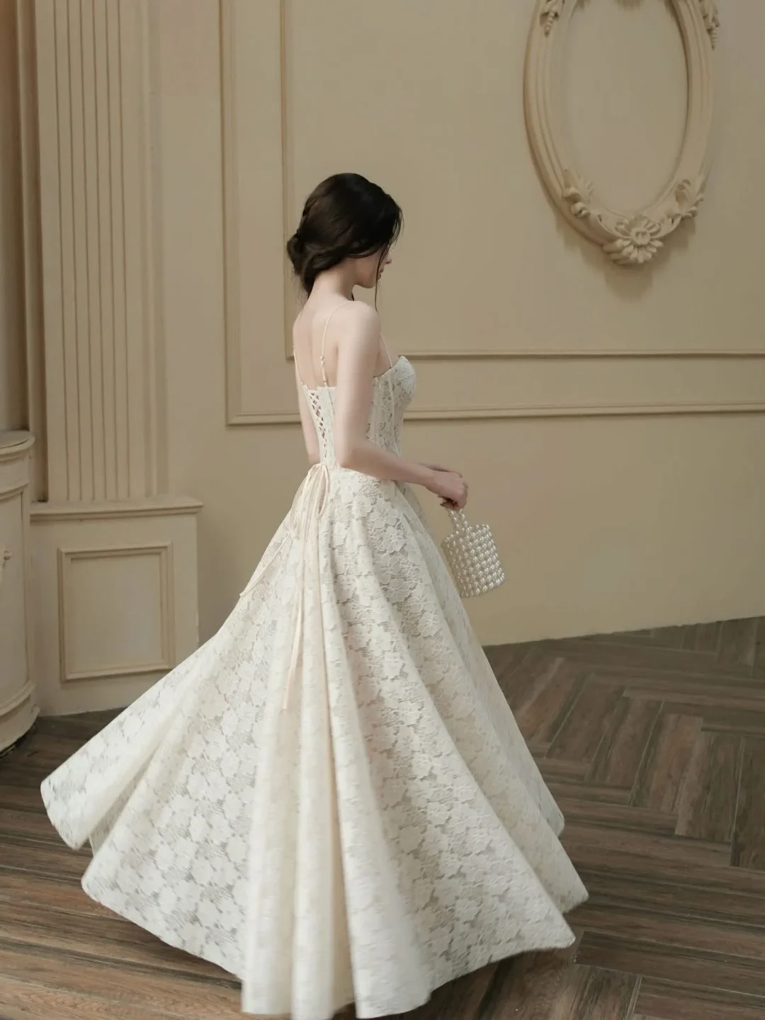Ảnh 6 của Váy Ren Trắng Dài Tay Sò Vintage