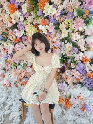 Ảnh 3 của Váy hoa nữ cổ vuông pastel xinh xắn