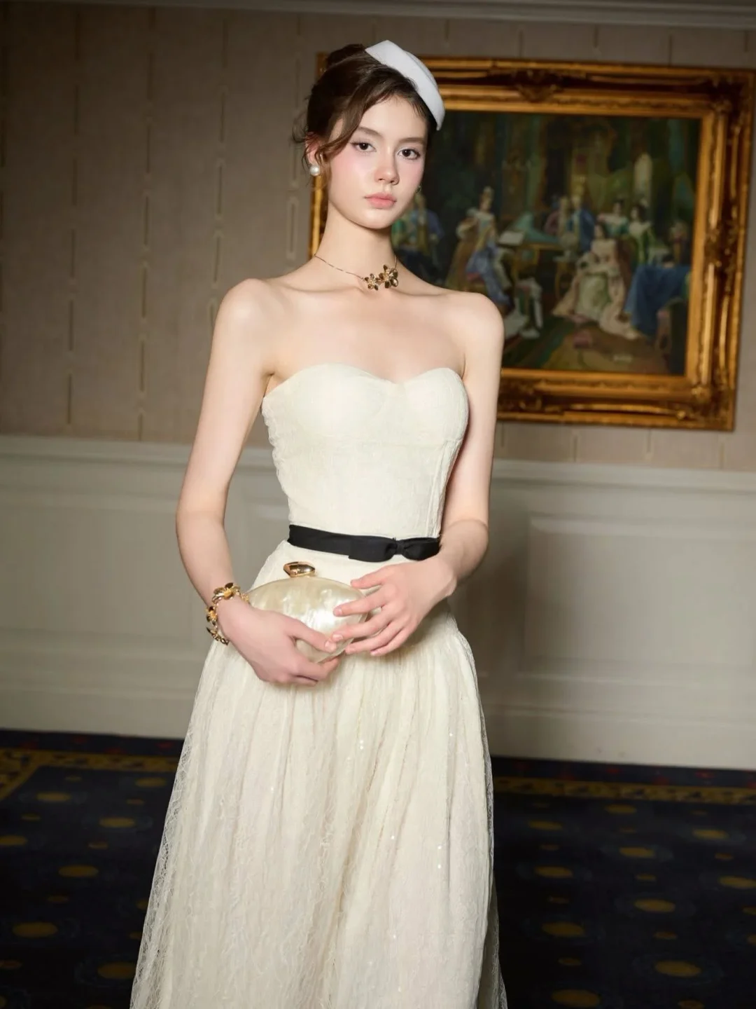 Ảnh 2 của Váy dạ hội strapless trắng kem Amelie