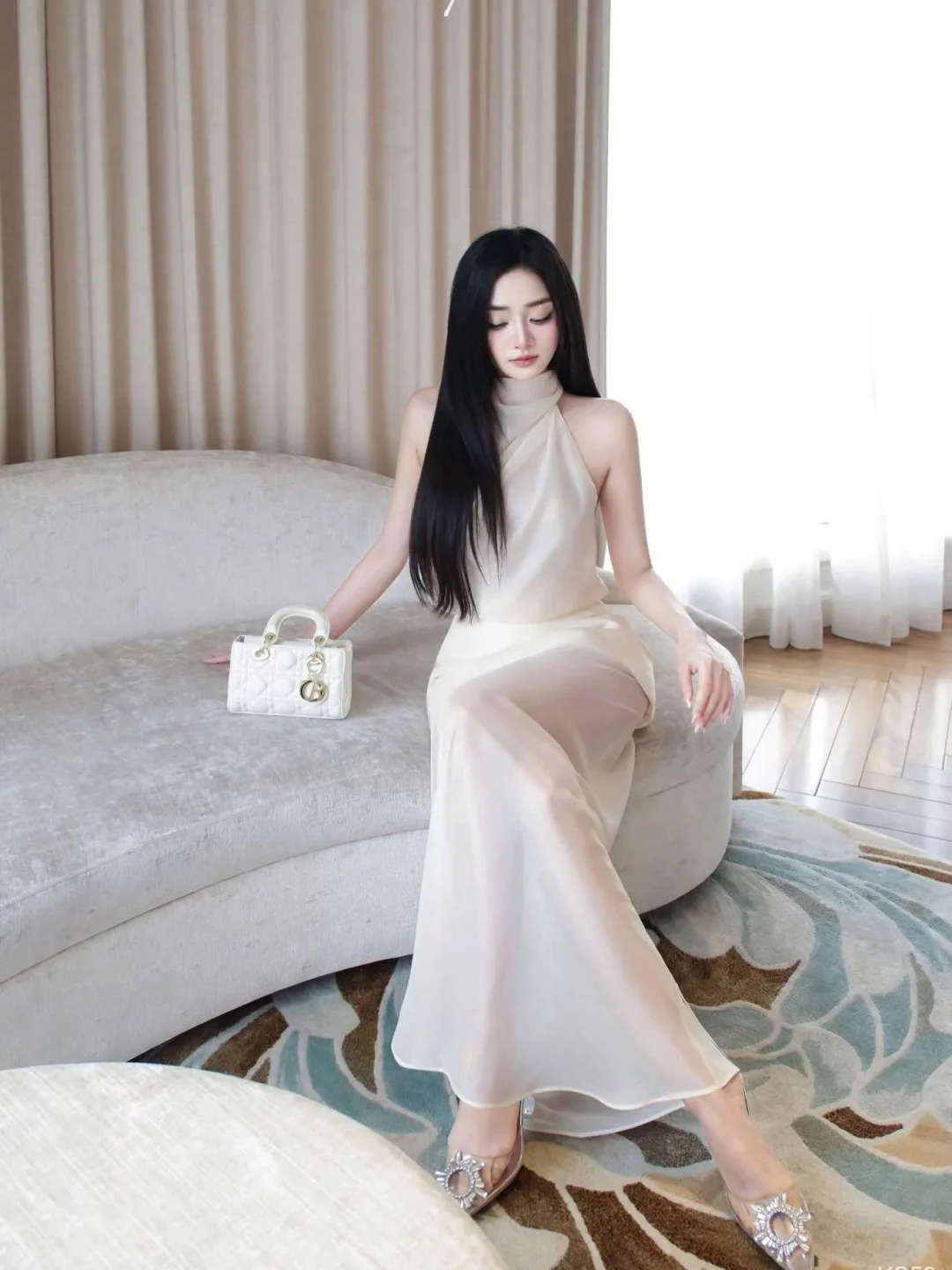 Photo 3 of Set áo yếm váy dài lụa kem KHIẾT size L