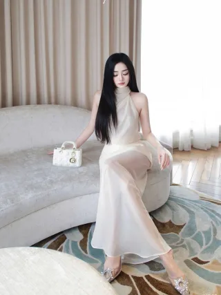 Photo 3 of Set áo yếm váy dài lụa kem KHIẾT size L