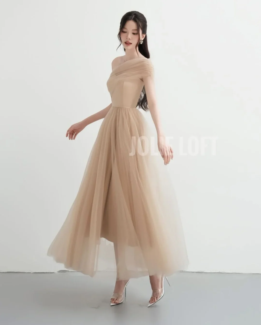 Ảnh 10 của Váy dạ hội voan trễ vai beige nữ