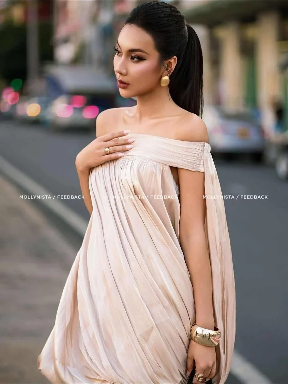 Photo 10 of Váy mini trễ vai lụa kem MOLLYNISTA