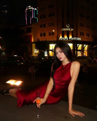 Photo 2 of Váy dài satin đỏ Fetish size S