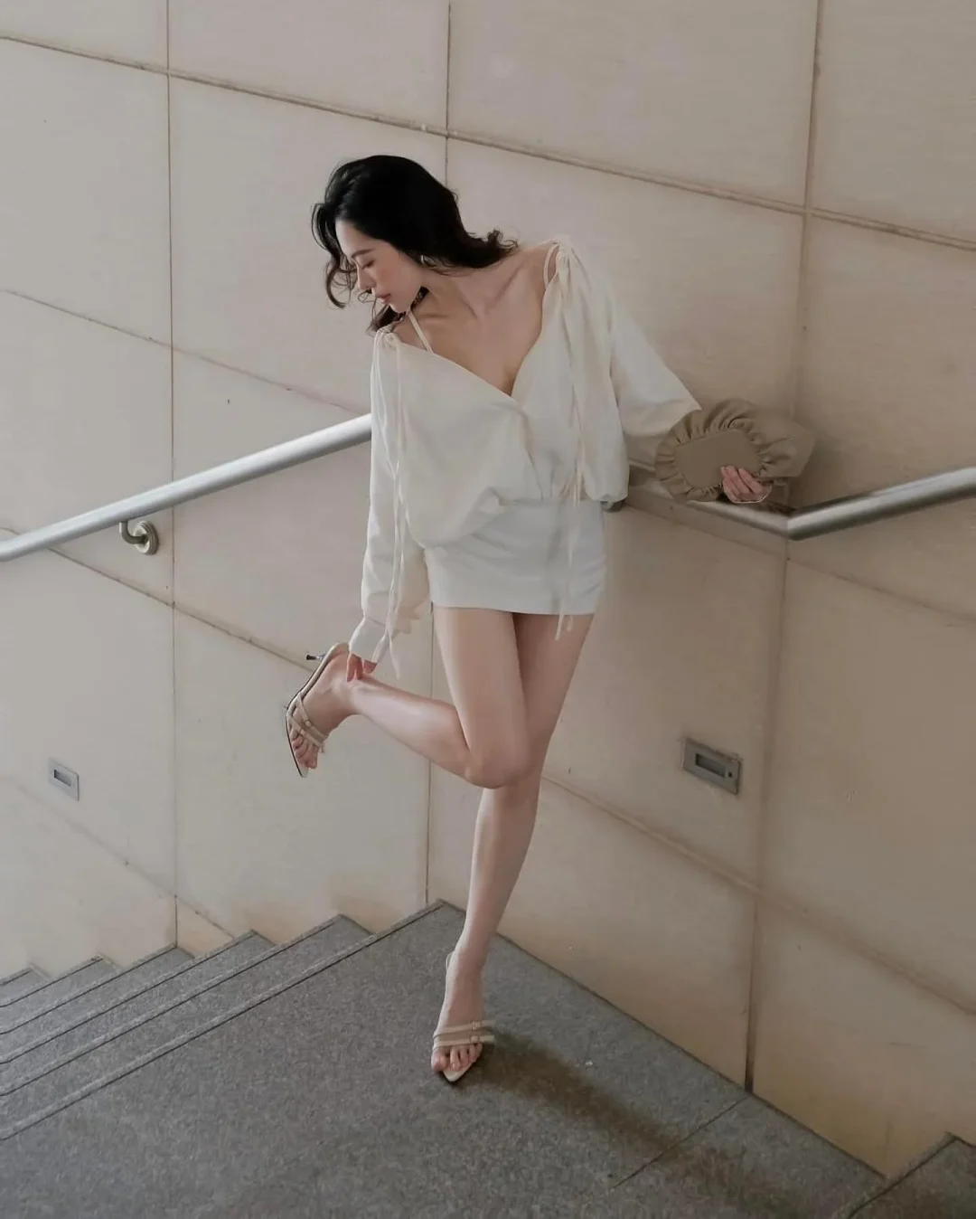 Ảnh 5 của Set áo blouse chân váy trắng Monico
