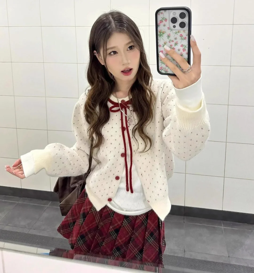 Photo 2 of Set áo cardigan len chấm bi và chân váy caro nữ