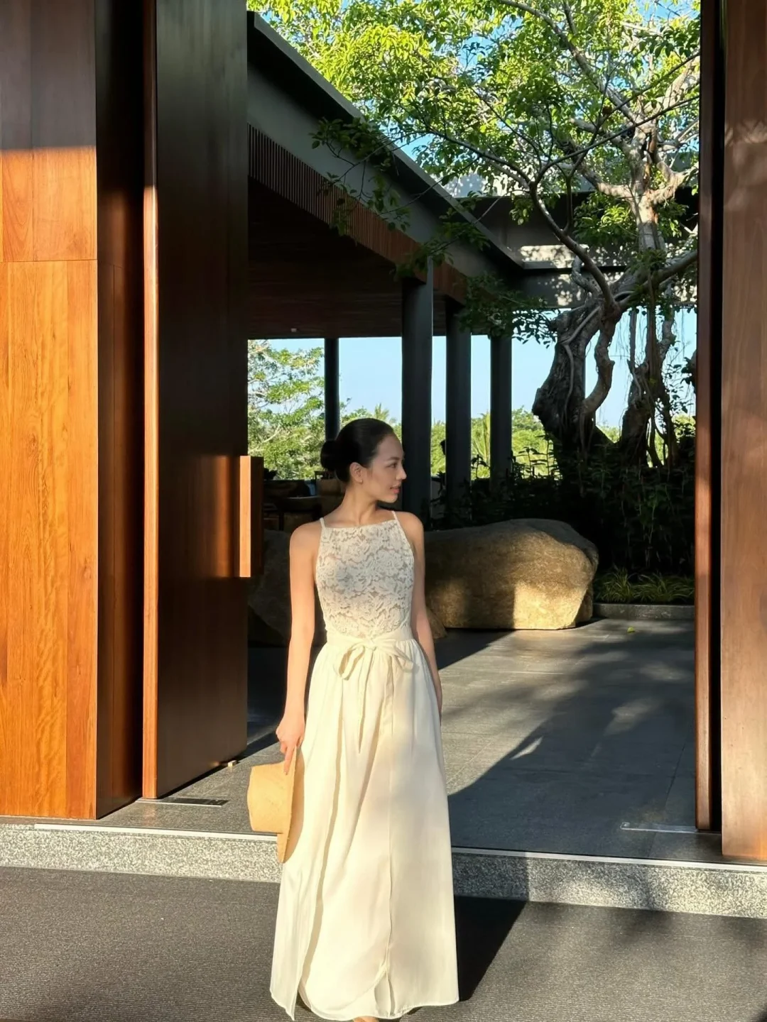 Photo 1 of Đầm maxi ren thắt nơ Monico màu kem