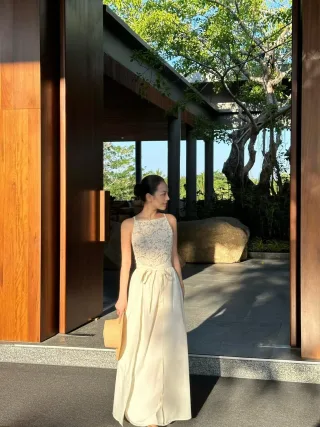 Photo 1 of Đầm maxi ren thắt nơ Monico màu kem