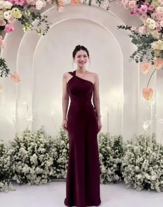 Photo 1 of Đầm dài một vai đỏ đô Dressesinsilk