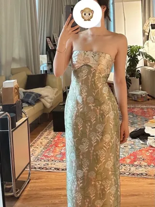 Photo 1 of Váy dài lụa hoa văn xanh mint Afrodille