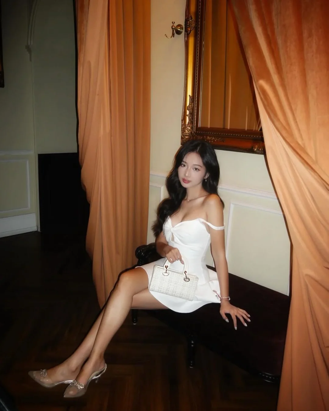 Photo 3 of Váy trắng trễ vai Amelie size M