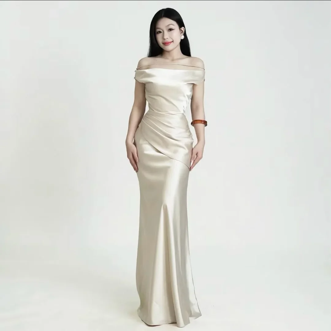 Photo 1 of Đầm dạ hội satin trễ vai màu kem