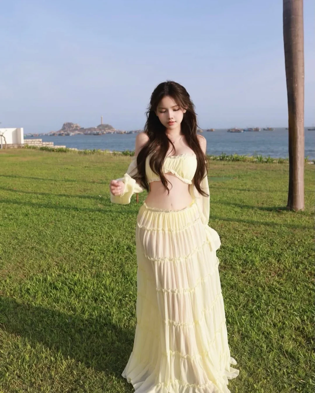 Photo 1 of Set croptop váy maxi vàng nhạt nữ