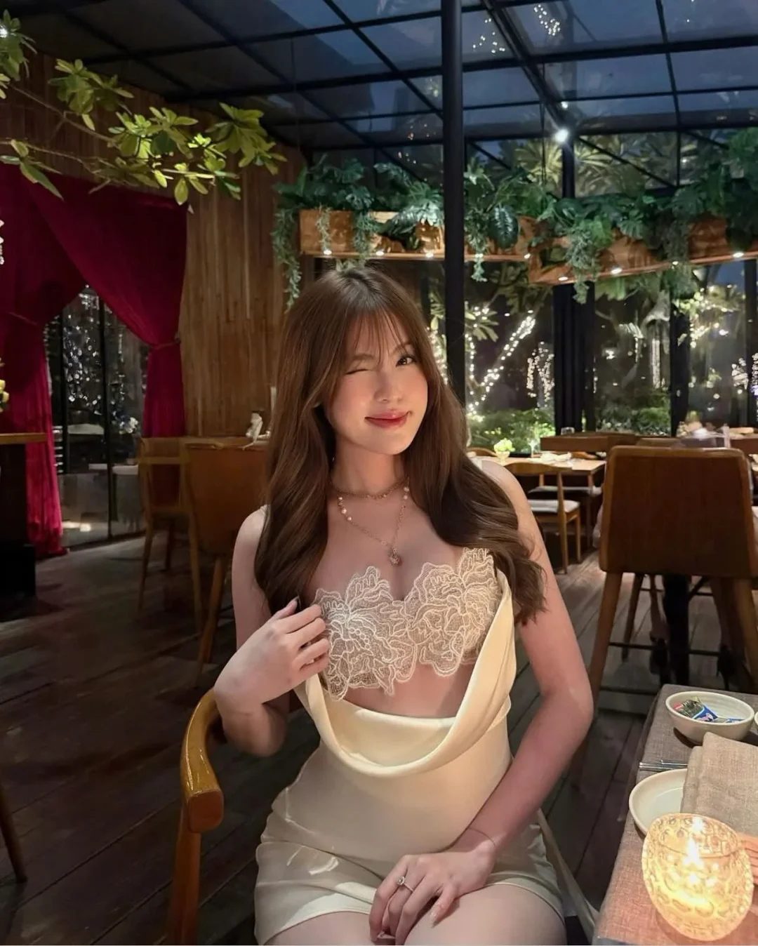 Photo 2 of Đầm lụa ren cổ đổ Kaiiros màu kem