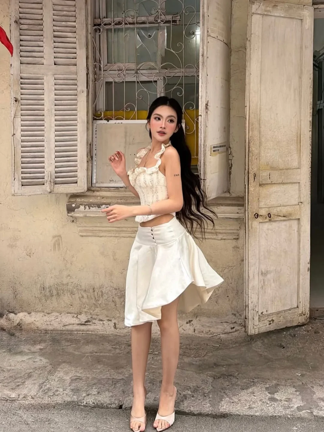 Photo 1 of Set Croptop Chân Váy Trắng Amelie Size S